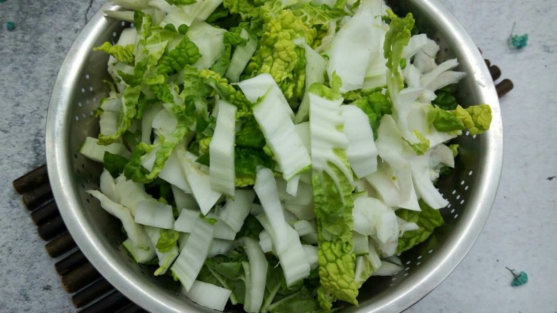 芽菜肉丝炒年糕,黄芽菜切细丝
