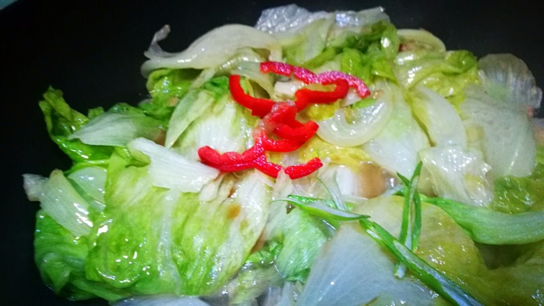 美味素菜之蚝油生菜,加入红椒丝