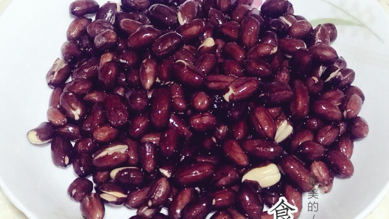 浅湘食光&川版辣子鸡丁,花生装盘,待用