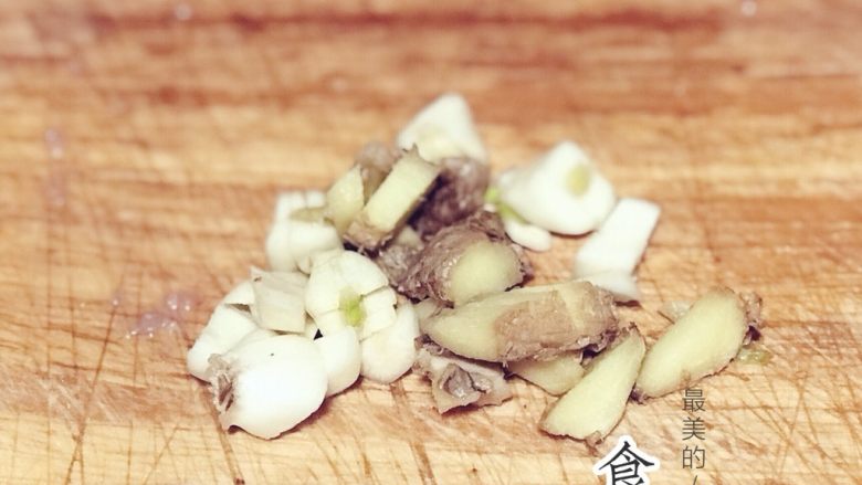 浅湘食光&川版辣子鸡丁,姜蒜切末