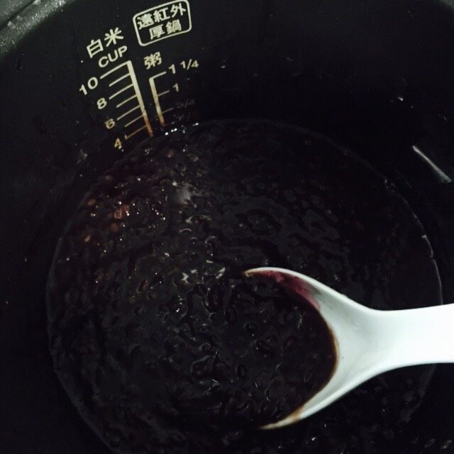 软糯香甜黑米粥～电饭锅版,搅拌均匀