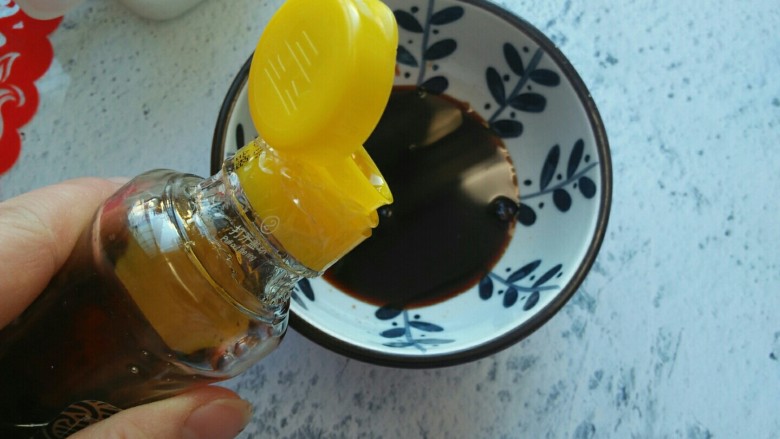 步步高菠菜塔,<a style='color:red;display:inline-block;' href='/shicai/ 847'>香油</a>,拌匀