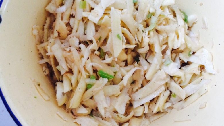 家长特色面食,土豆丸子,搅拌均匀