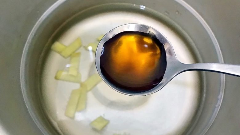 暖冬系列~滋补养生之红枣枸杞萝卜大骨汤,加一大勺料酒