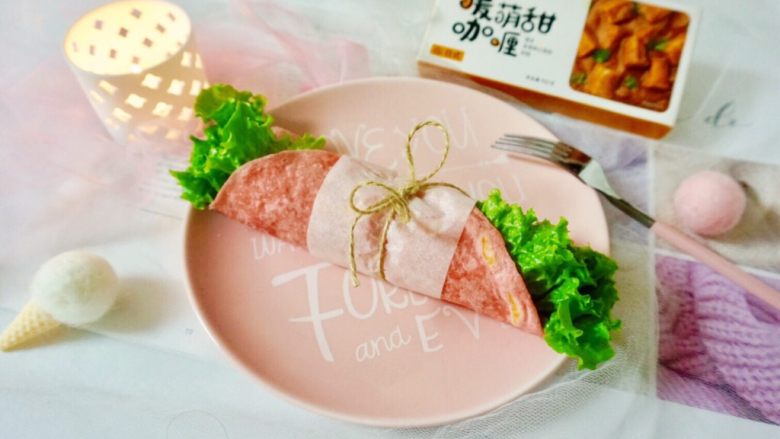暖萌甜咖喱鸡肉卷饼,剩余的面饼可以冻在冰箱里,要吃的时候拿出来蒸一蒸就可以用了。