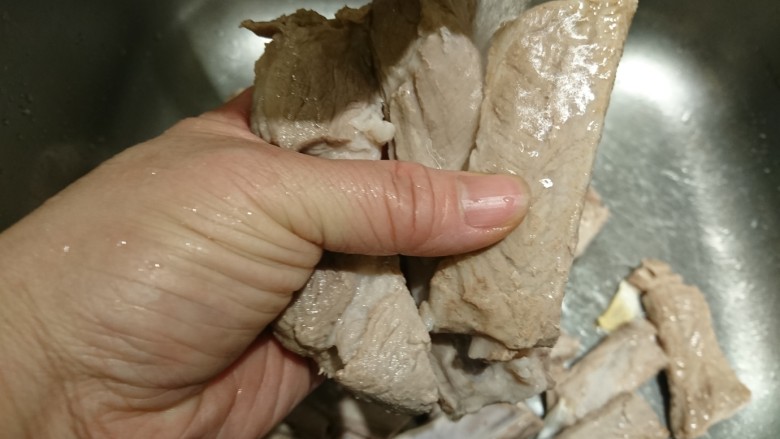肉骨茶Bak Kut Teh
,肋排洗乾淨!