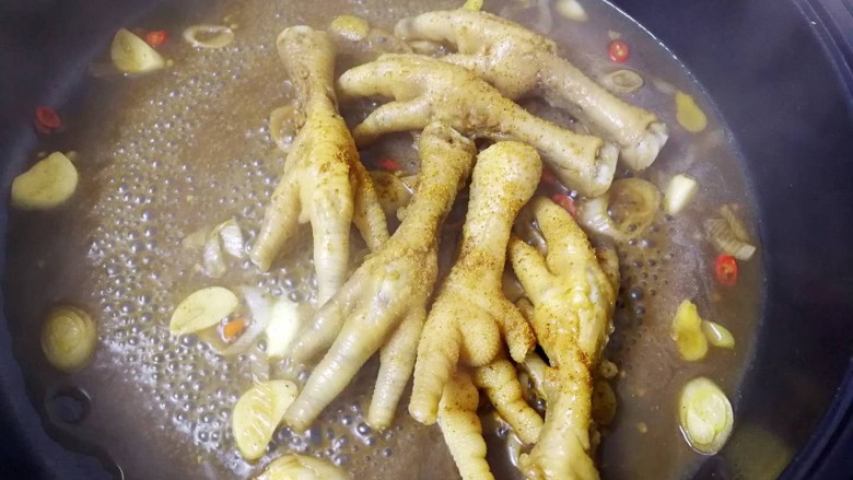 黯然销魂爪,加入少量十三香,花椒粉提味儿;