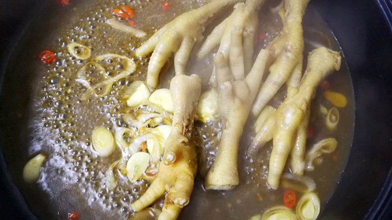 黯然销魂爪,反复翻炒,然后大火收汁;
