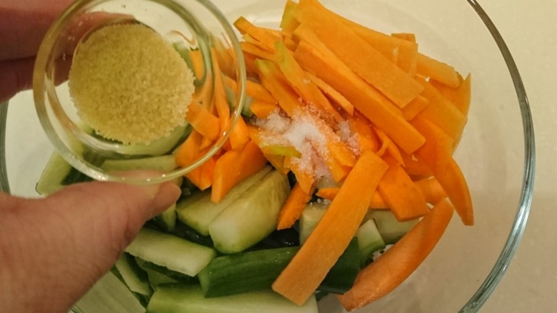 配菜也是很重要的!
醃漬嘣嘎脆!,加糖