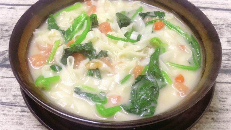 鲫鱼汤菠菜面