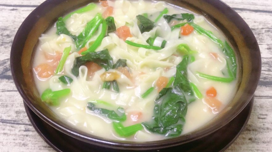鲫鱼汤菠菜面