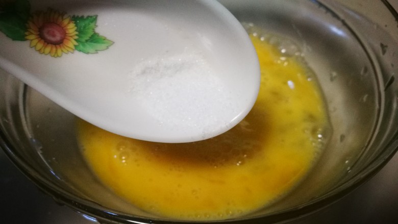 微波炉美食+花蛤蒸蛋,加少许盐