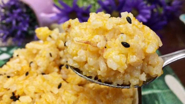 香甜南瓜虾米黄金饭,赶快吃上一口吧,香甜南瓜饭太棒了