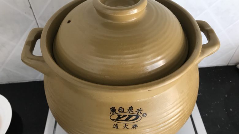 茶树菇老鸡汤~强身健体,大火烧开转中小火炖约一小时