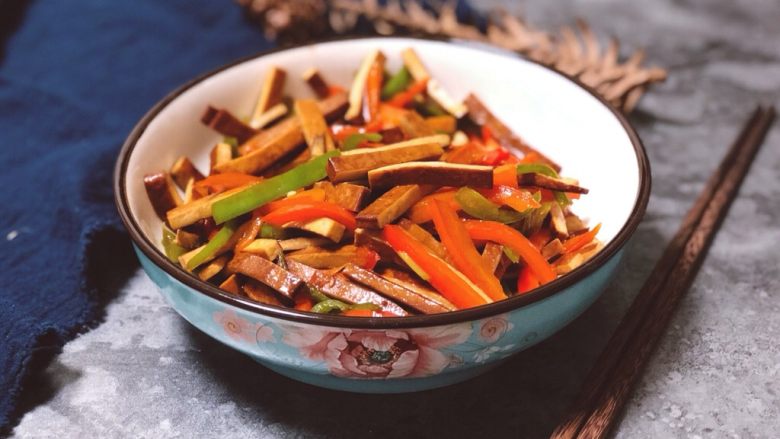 家常小炒|双椒豆腐干,盛出来吧~