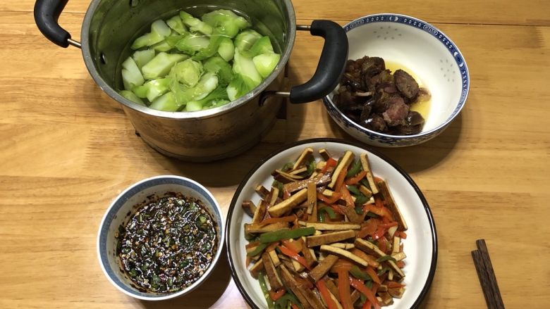 家常小炒|双椒豆腐干,很快手的家常菜,下班到家,20分钟以内就开饭啦