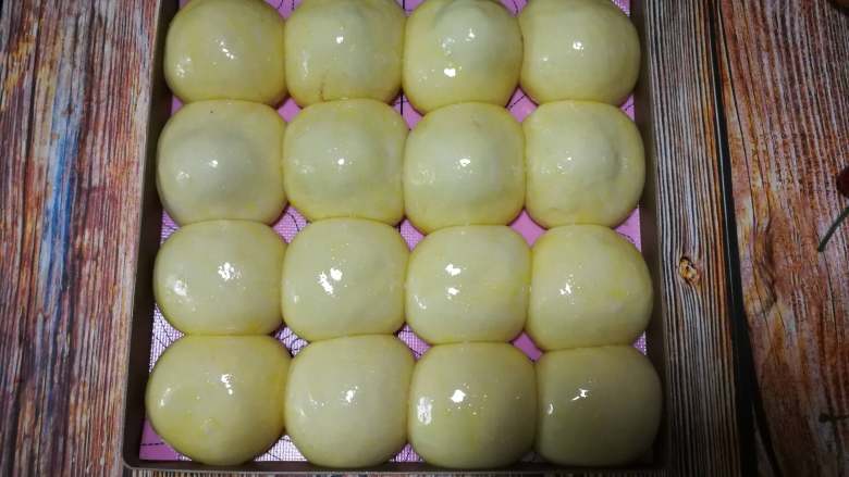 酸奶小餐包(一次发酵), 刷蛋液