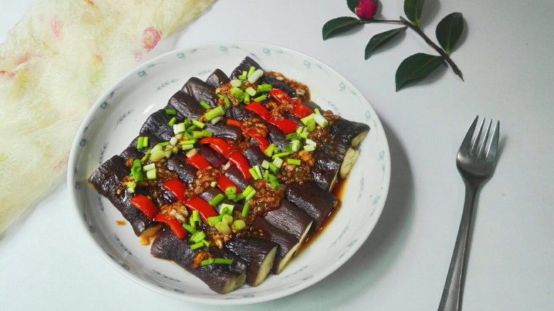 微波炉美食+万紫千红总是春姐妹篇~青葱红椒紫茄条,拍个照片!