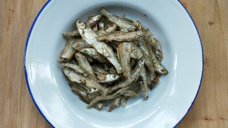 香辣下饭菜~客家小炒鱼干,家乡特色<a style='color:red;display:inline-block;' href='/shicai/ 7576'>小鱼干</a>。
