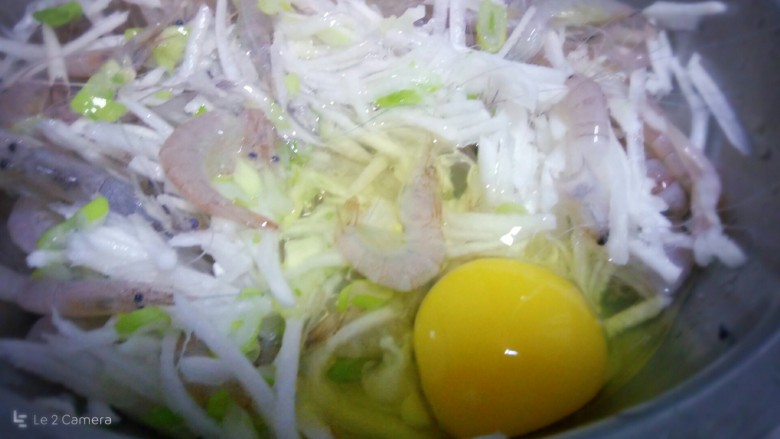 萝卜丝虾饼,加入<a style='color:red;display:inline-block;' href='/shicai/ 9'>鸡蛋</a>