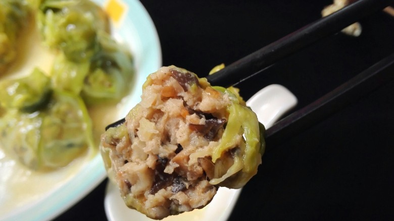 白菜包,吃着一点都不会感到油腻喔!