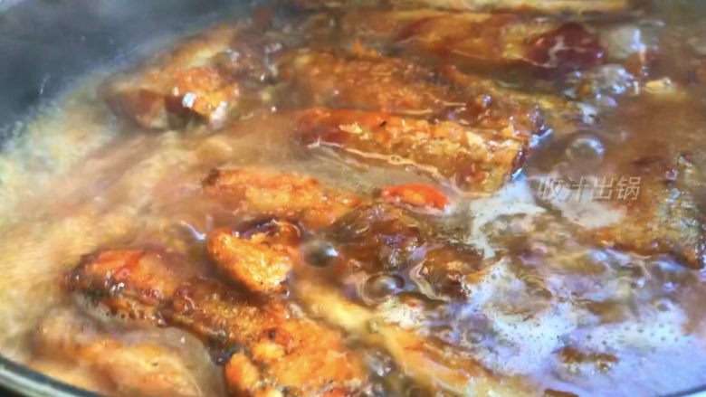 红烧带鱼,闷煮20分钟后,大火收汁