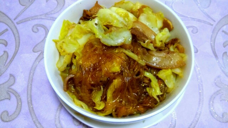 包菜粉丝炖五花肉,成品