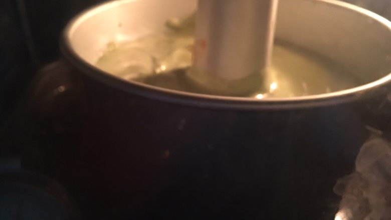 抹茶戚风蛋糕,烤箱预热170度,烤约40分钟