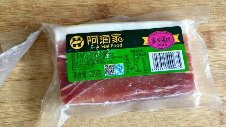 一清二白➕海带豆腐咸肉汤,家乡<a style='color:red;display:inline-block;' href='/shicai/ 426'>咸肉</a>,淘宝购买,肉质很不错哦。今天做汤切下一小块,煮的汤味道真的很鲜美。