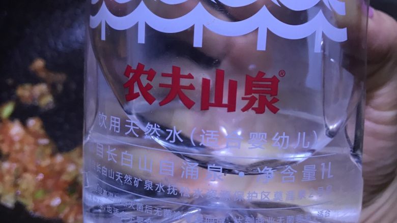 无糖无盐番茄南瓜面片汤
(10M+),倒入500毫升婴儿水煮沸