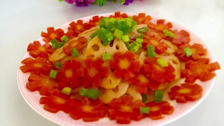 新文美食 香辣莲藕胡萝卜,装盘很美吧。