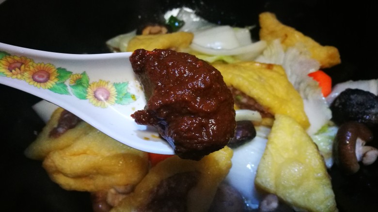 金包含珠~油豆腐酿肉煲,加<a style='color:red;display:inline-block;' href='/shicai/ 705'>豆瓣酱</a>