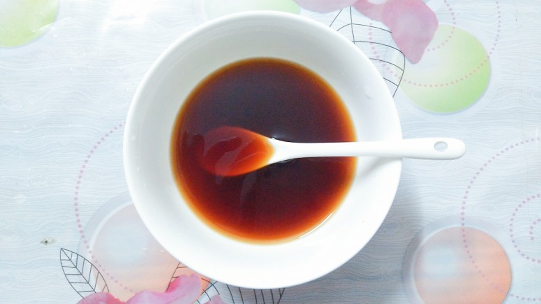 麻婆豆腐,将生抽,耗油,<a style='color:red;display:inline-block;' href='/shicai/ 10588'>糖</a>放在碗里,加适量的冷水调成酱汁!
