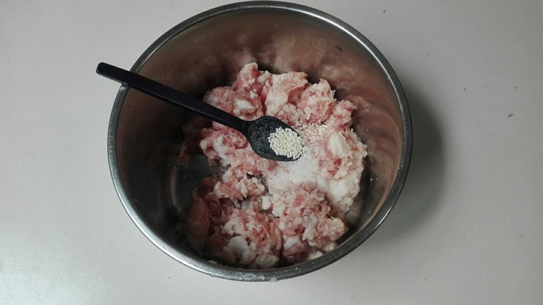 花团锦簇~番茄汆汤圆子,放少许鸡精