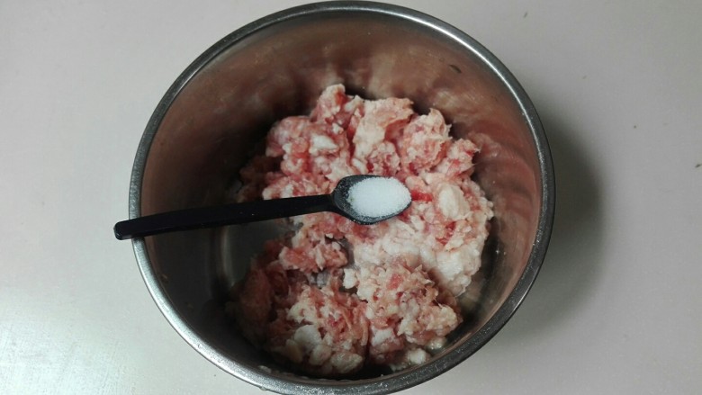 花团锦簇~番茄汆汤圆子,肉糜放一小勺盐