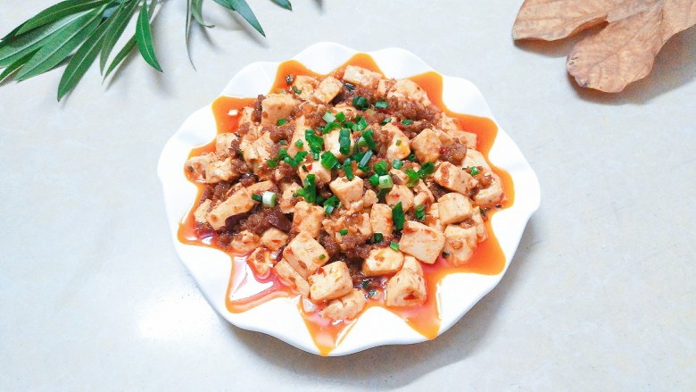 麻婆豆腐,色香味俱全的麻婆豆腐出锅啦!真的超级下饭,做这道菜,记得要比平时多煮点饭才行哟!不然怕饭不够吃!哈哈!