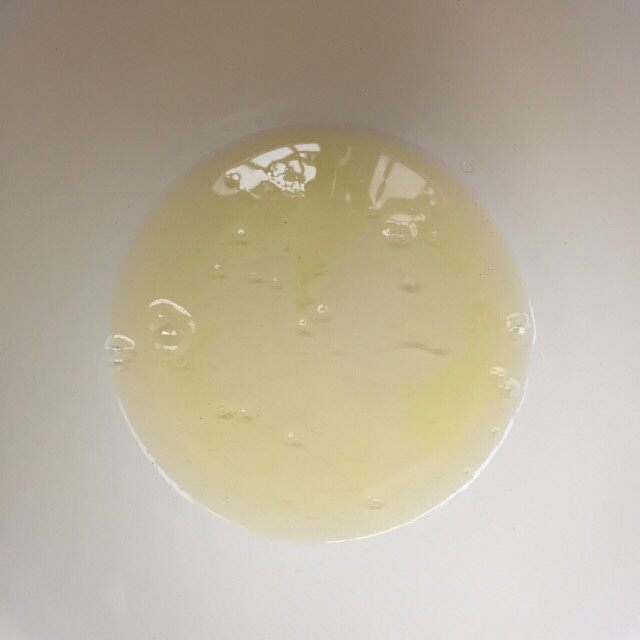 超级松软的戚风蛋糕(六寸),蛋清中滴入几滴白醋