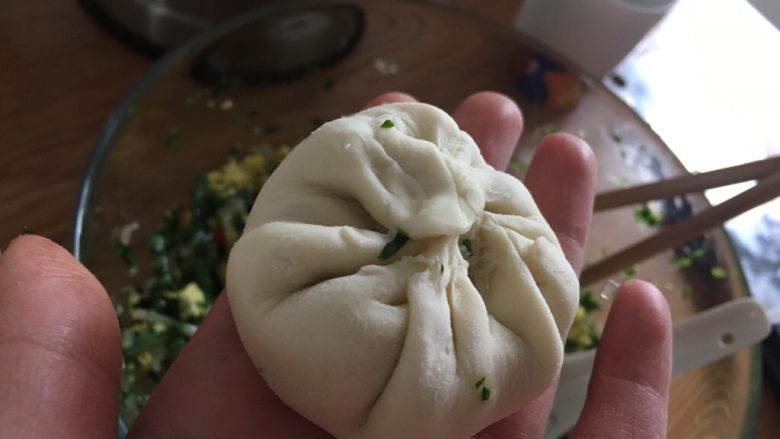 韭菜饼,揉成这样的褶子;