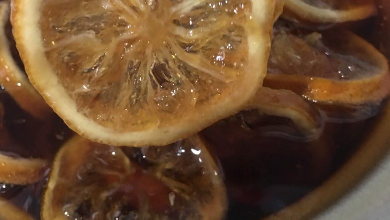 柠檬膏,炖煮三小时候,柠檬片的状态