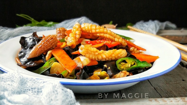 家常菜～木耳胡萝卜烧鱿鱼