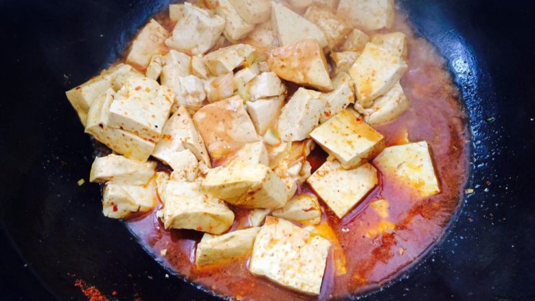 家常菜,香辣豆腐,倒入淀粉收汁