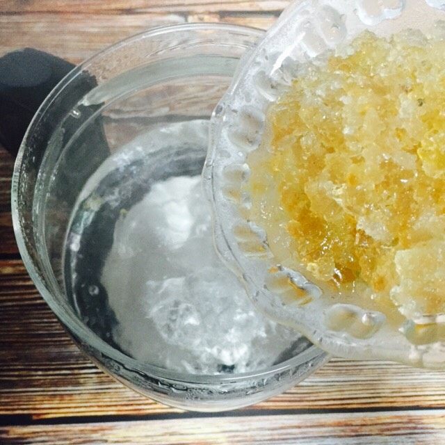 红枣桃胶桂圆汤~养生壶版,饮用水烧开后倒入桃胶