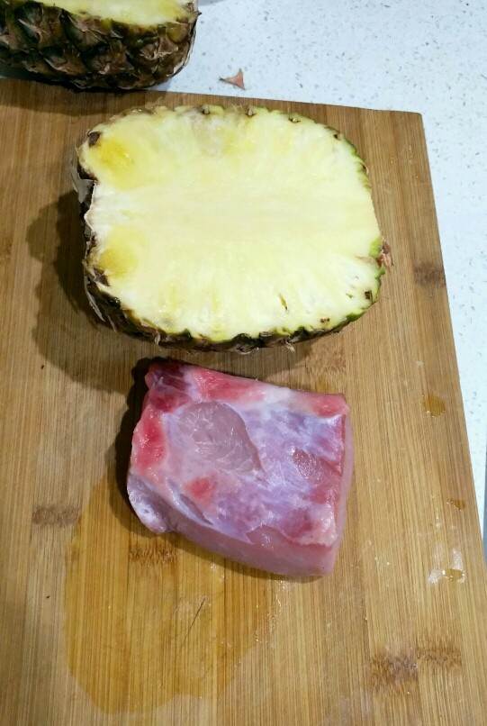 苹果醋版咕咾肉,里脊肉,<a style='color:red;display:inline-block;' href='/shicai/ 597'>菠萝</a>。