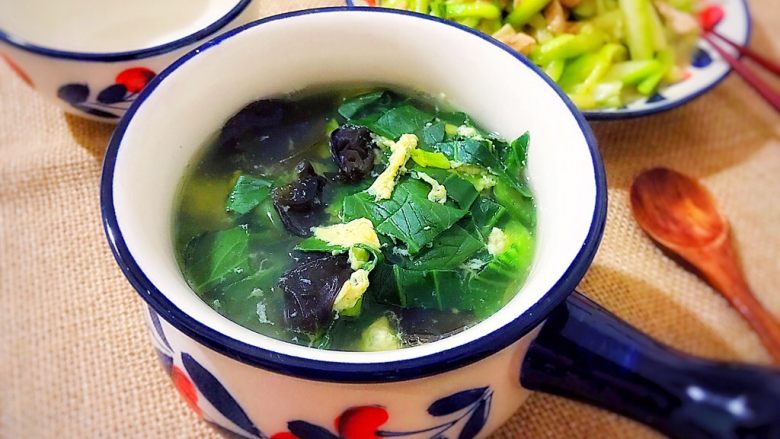 厨房挑战/素菜/青菜叶瓣儿黑木耳蛋花汤,来个近照,健康营养又好吃,赞赞赞