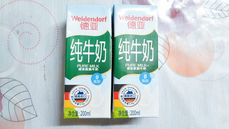 烧仙草红豆奶茶,准备好两盒<a style='color:red;display:inline-block;' href='/shicai/ 13431'>纯牛奶</a>!