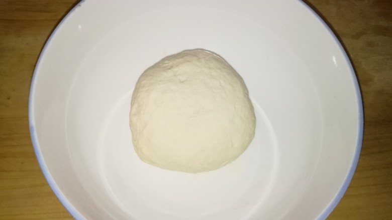 葱油饼(快速发面葱油饼),揉成光滑面团醒10分钟