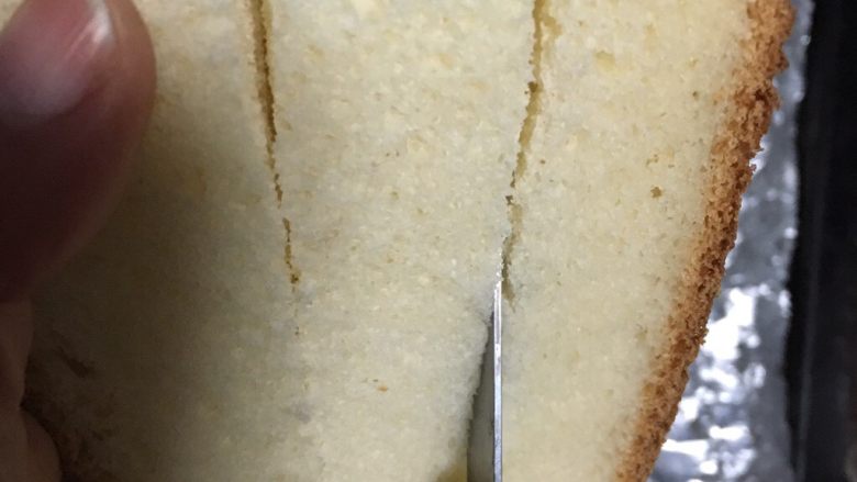 奶酪系列之:雪顶奶酪包,每一小块都拦腰切割两刀,不要割断