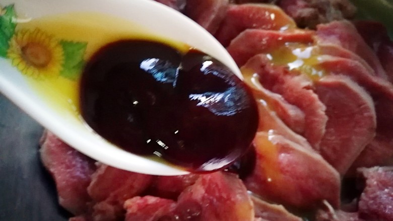 创意菜~香烤黑椒口条,加入黑胡椒酱