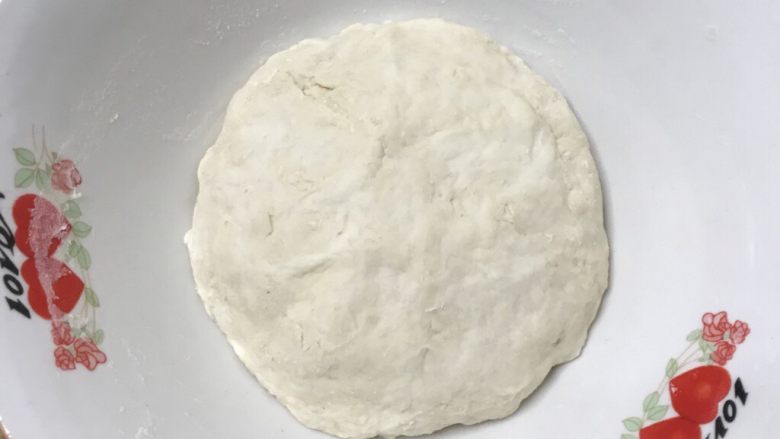 70%中种炼乳排包,把中种所有食材放入盆里,揉成无干粉的面团