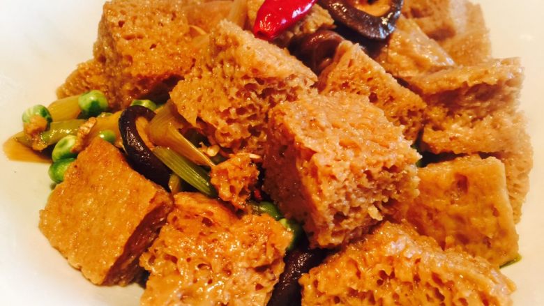 酱油烤麸,所有食材洗好备好,香菇泡好,备用……